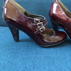 Sofft burgundy patent pumps size 7.5